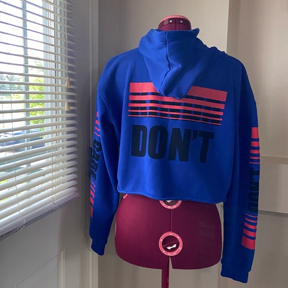 Amnesia women blue graphic long sleeve hooded pullover crop top. Size M. Used. - Picture 10 of 10